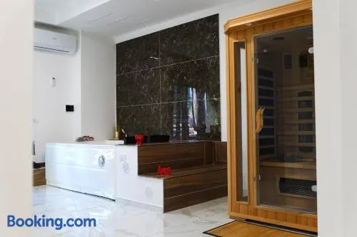 Castle View Rooms - Suites & Rooms - Free Parking - Image 1