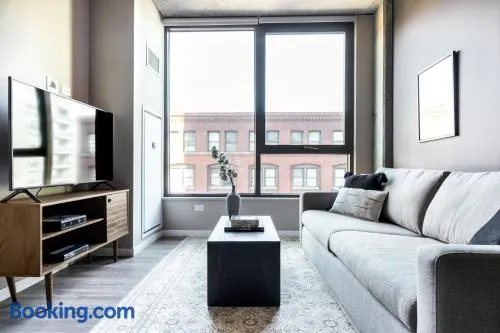 W Loop 1BR w Gym Pool nr Fulton Mkt CHI-289 - Image 1