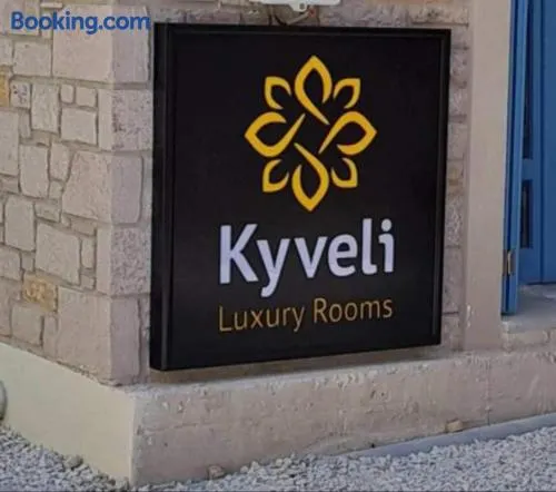 Kyveli LuxuryRooms - Image 1