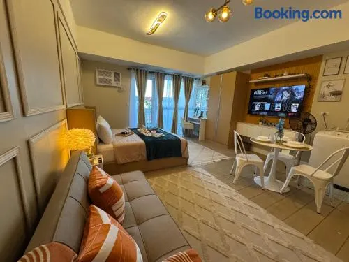 Venice Staycation Cozy Glimpse of Grand Canal View Retreat - Image 1
