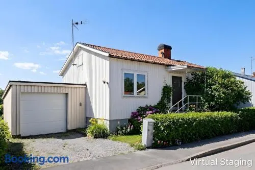 Spacious villa close to the city in Enskede - Image 1