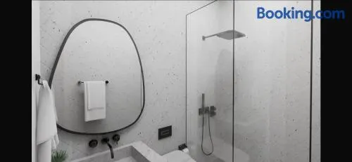 Luxury pick Hotel - Image 1
