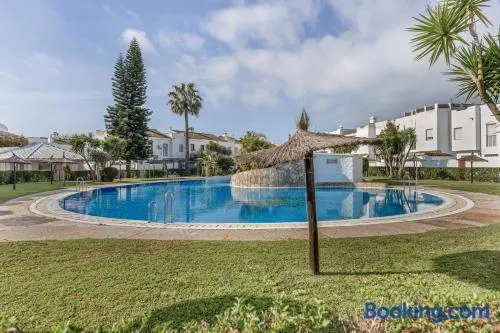 Apartamento con piscina, terraza y jardín | Se admiten mascotas - Image 1