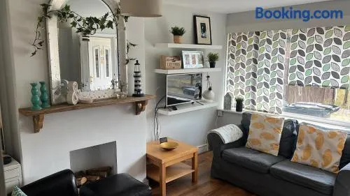 4 bed bright house, garden,parking near city centre - Image 1