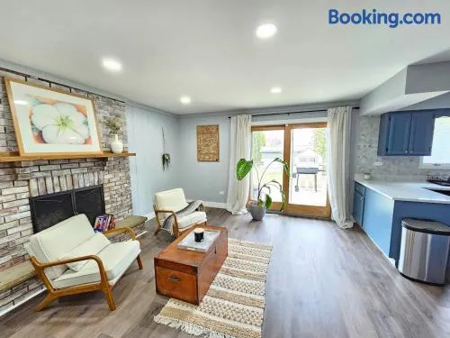 Modern 4BR Near Six Flags & Naval Base - Image 1