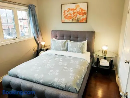Affordable Room with FREE Parking in Newmarket ON - Image 1