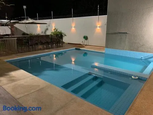 Casa moderna no centro próxima a atrações turísticas - Image 1
