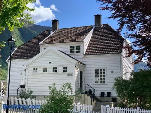 Høyanger 3 roms leilighet - Image 1