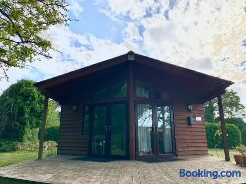 The Reading three bedroom chalet with gardens, suitable for contractors - Image 1