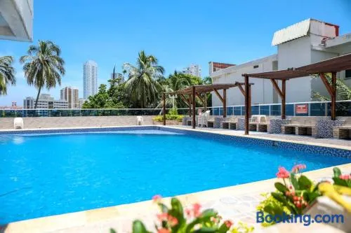 Moderno hospedaje privado con piscina - Image 1