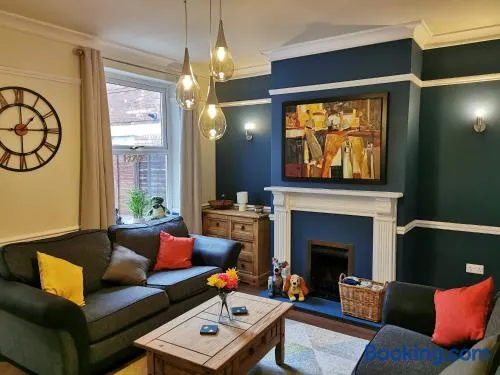 Family Friendly I Pets Welcome I Short Walk to Railway Station I 10min Drive to Safari Park - Image 1