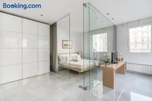 Elegant Cozy Apartment - Image 1