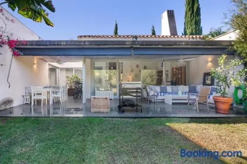 Villa avec jardin, barbecue et internet haut débit - Image 1