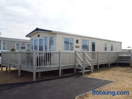 3 Bedroom Caravan - Image 1