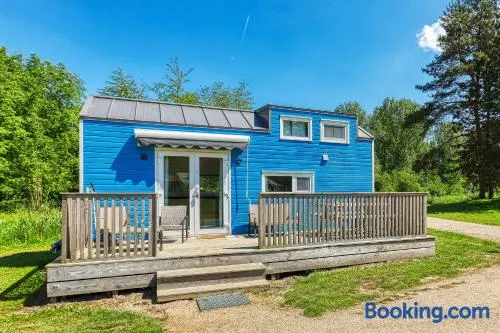Blauwe Tiny House 6 persoons - Image 1