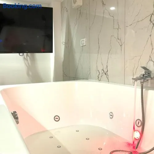 Gold suite19 - Image 1