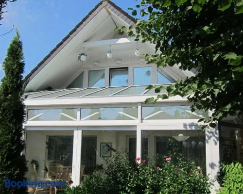 Schöne Ferienwohnung im HAUS SONNENGARTEN mit WLAN und Parkplatz in Achim bei Bremen - Image 1