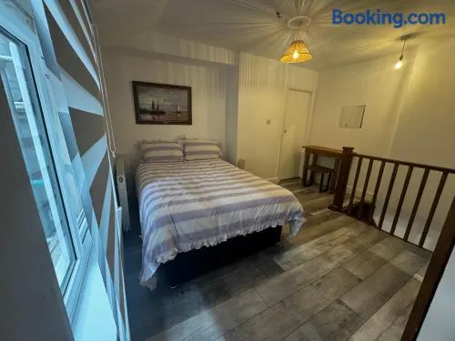 Marine Apartment Beachfront Sleeps 4 - Image 1