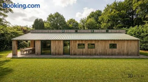 Newly Renovated Holiday Home Near The Water - Image 1
