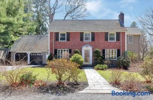 5BR World Cup Home Base, Upscale Neighborhood, 25mins to Gillette & Boston - Image 1