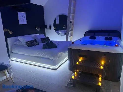 Suite romantique avec Spa et filet suspendu proche Thoiry - Image 1