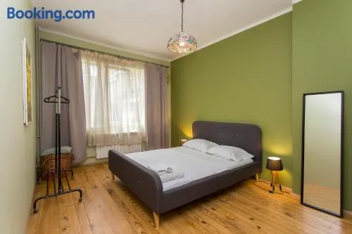 Colorful 2BDR Apartment in the City Center - Image 1
