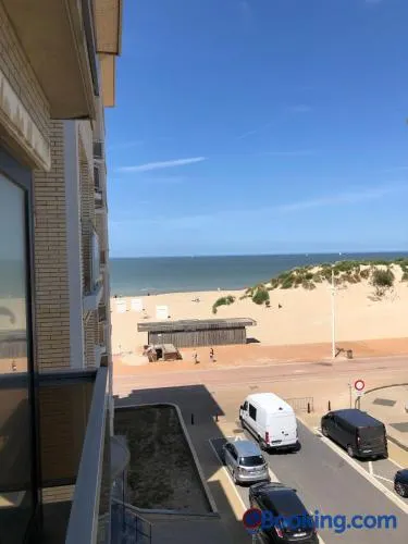Two bedroom apartment with side sea view - Image 1