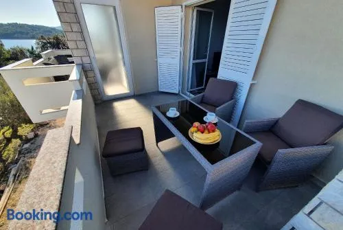 Crni apartman - Image 1