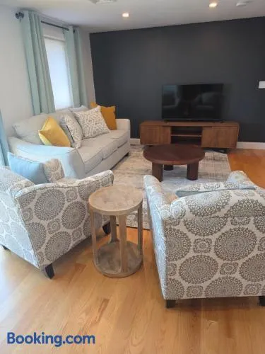 Newly renovated Condo 1 mile from Salem - Image 1