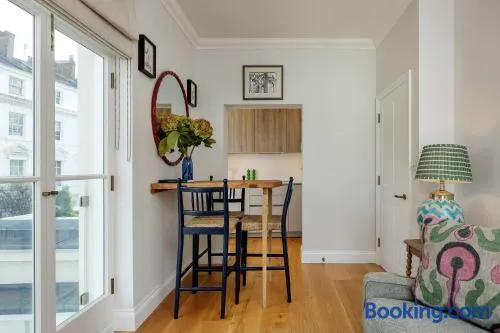 Veeve - Kensington Gem - Image 1