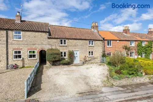 Carr Cottage - Sleeping 4 And Welcoming Dogs - Image 1