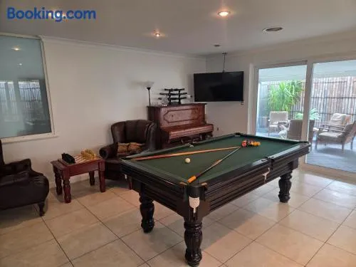 4 bed House next to Lake Richmond close to beach - Image 1