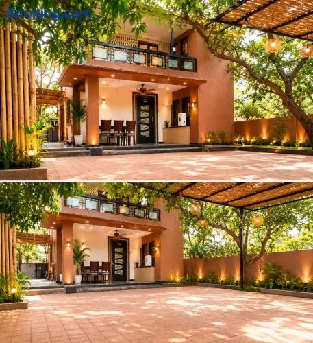Vishwakarma Niwas Jacuzzi Villa with Pool - Image 1