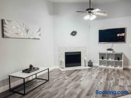 Cozy 2 bedroom 2 baths home - Image 1