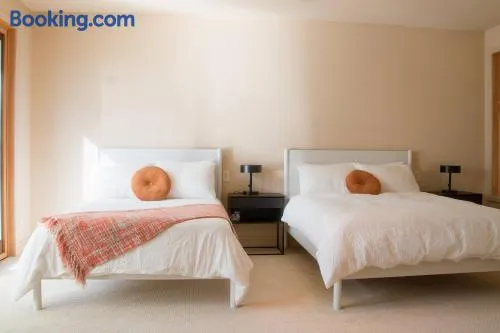 James-Fan Suites-Quiet Private Room with Ensuite - Image 1