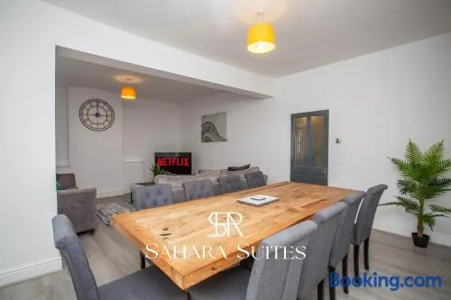 Maddison House Beautiful New Renovated 5bed House - Image 1