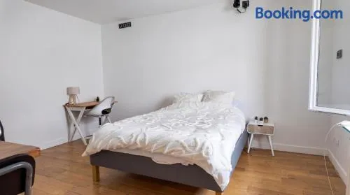 Cozy studio - Video projector and close to Paris - Image 1