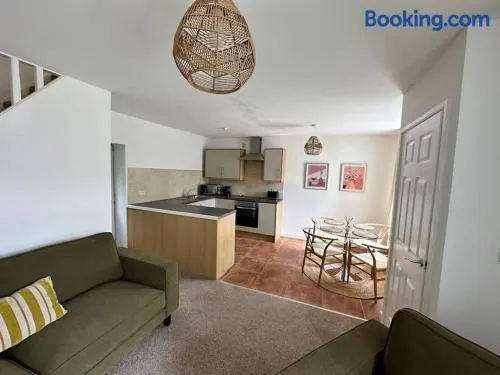 Stylish miners cottage at North Rd - Image 1