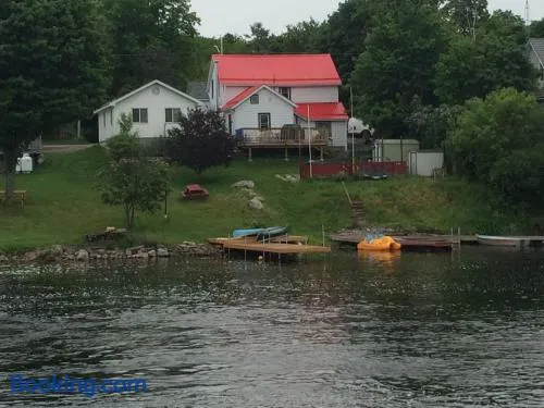Balsam Lake Cottage 5 Bed room - Image 1