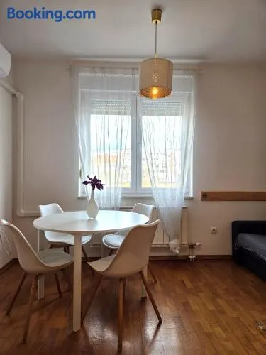 Galileo Apartment - Bright & Cozy with Parking - Image 1