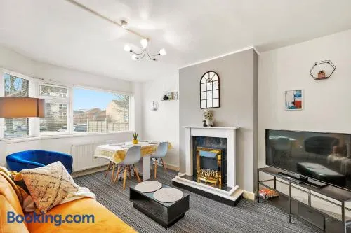 Private 2Bed-Parking & Garden-By FabAccommodation - Image 1
