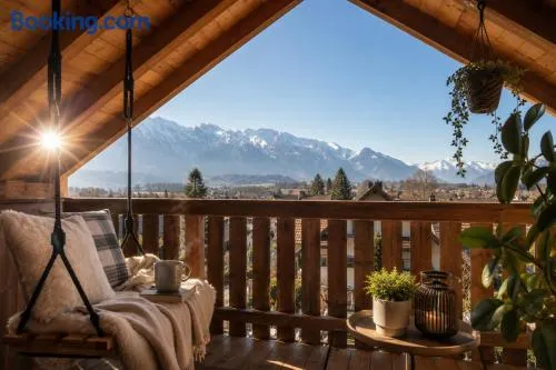 Modernes Apartment mit Alpenblick, Balkon & Parkplatz nahe Thun und Interlaken - Image 1