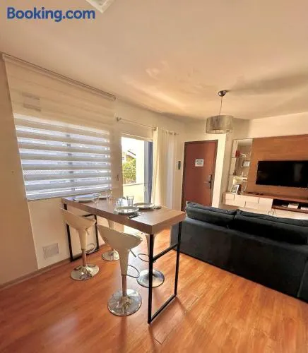 Apartamento Completo 2 Quartos com AC em Blumenau à 10min Vila Germânica, Tv a cabo e Premiere, ideal para família, Fácil acesso para Pomerode - Image 1