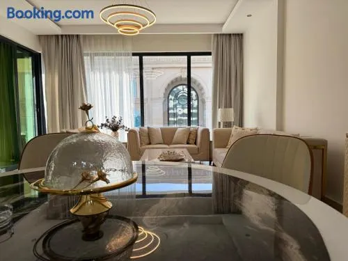 Elegant 2BR by Vendome mall - Image 1