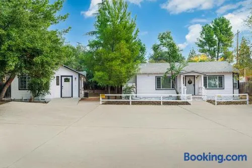 Entire 2 Bedroom Pet Friendly Cottage Home - Image 1