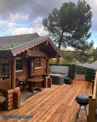 Romantic Log Cabin With Hot Tub - Image 1