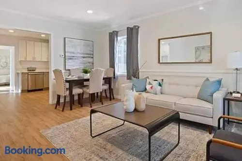 Spacious 3Bdr Home close to Manhattan Beach - Image 1