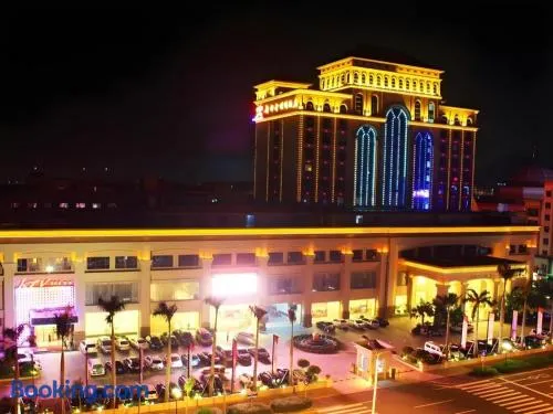 Dongguan Royal Metropolitan Hotel - Image 1