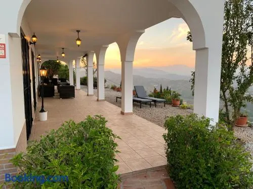 Casa Anhelando Andalucia - Een 8p villa met verwarmd zwembad op een heuveltop met magnifiek uitzicht, waaronder zeezicht, nabij dorp en strand - Image 1