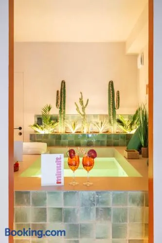 minuit - Love Room avec jacuzzi privatif et hammam Marseille Aix - Image 1